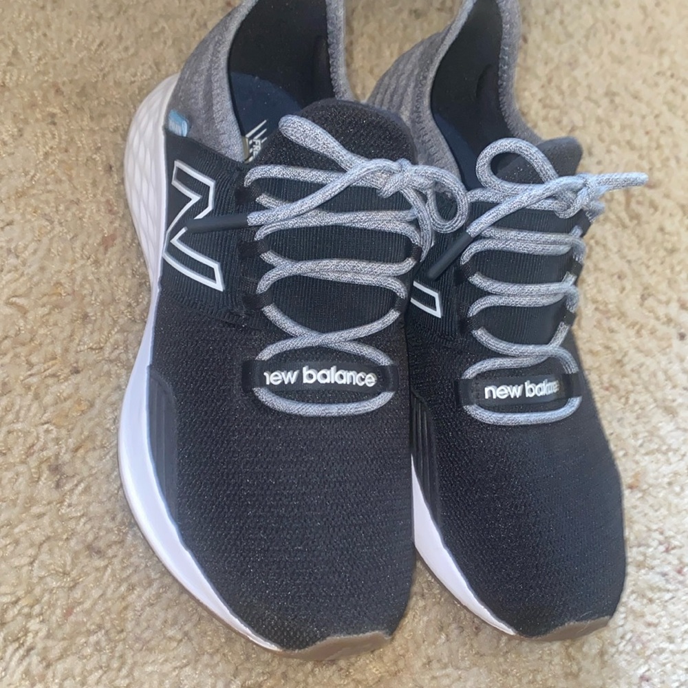 New Balance Fresh Foam Roav running shoe size 8.5